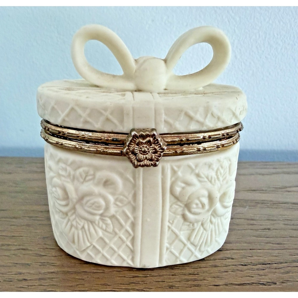 Vintage White Porcelain Trinket Box Gift Box Bow Floral Hinged Oval‎ Box
